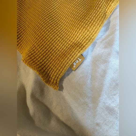 TNA Aritzia waffle knit thermal long sleeve crop golden yellow XXS - Picture 9 of 12